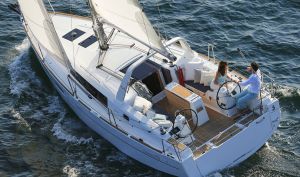 Яхта Beneteau Oceanis 35: обзор